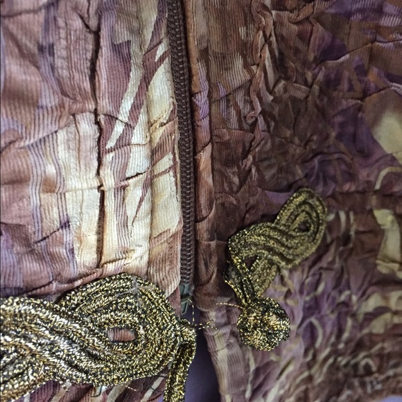 Flower patterned jacket. - Picture 2 of 3